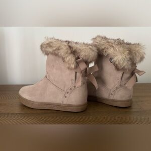👧🏻  GAP, Fur-Lined, Toddler’s Boots w/Bows 🎀 - size 11